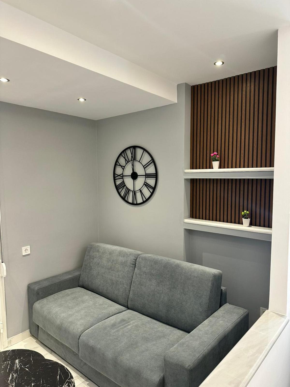 Luxury Apartment *